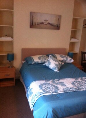 Escritorio, tabla de planchar con plancha y cunas gratuitas 