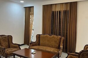 Room - Riez Palace Hotel (East Tegal)