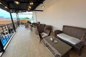 Outdoor pool - Riez Palace Hotel (East Tegal)