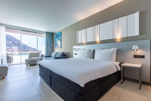 Premium bedding, minibar, in-room safe, desk - Radisson Blu Resort & Spa, Gran Canaria Mogan (Mogan)
