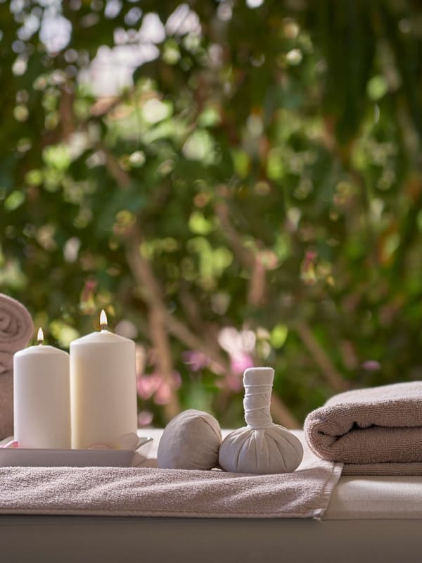 Couples treatment rooms, sauna, hot tub, steam room, body treatments