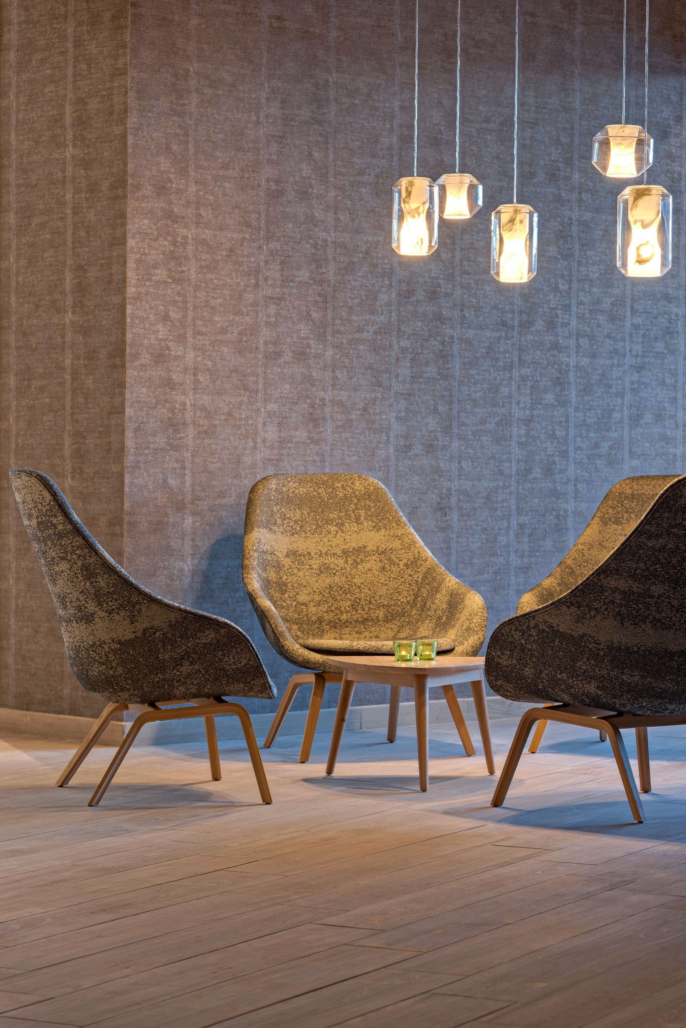 2 restaurants, breakfast, lunch served; local and international cuisine