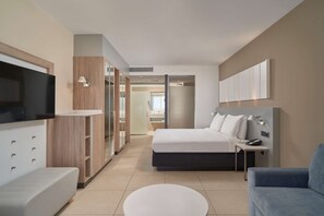 Family Room, Balcony | Premium bedding, minibar, in-room safe, desk