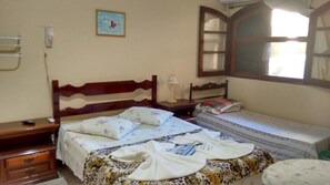 Phòng dành cho gia đình | Bàn, màn/rèm cản sáng, bàn ủi/dụng cụ ủi quần áo