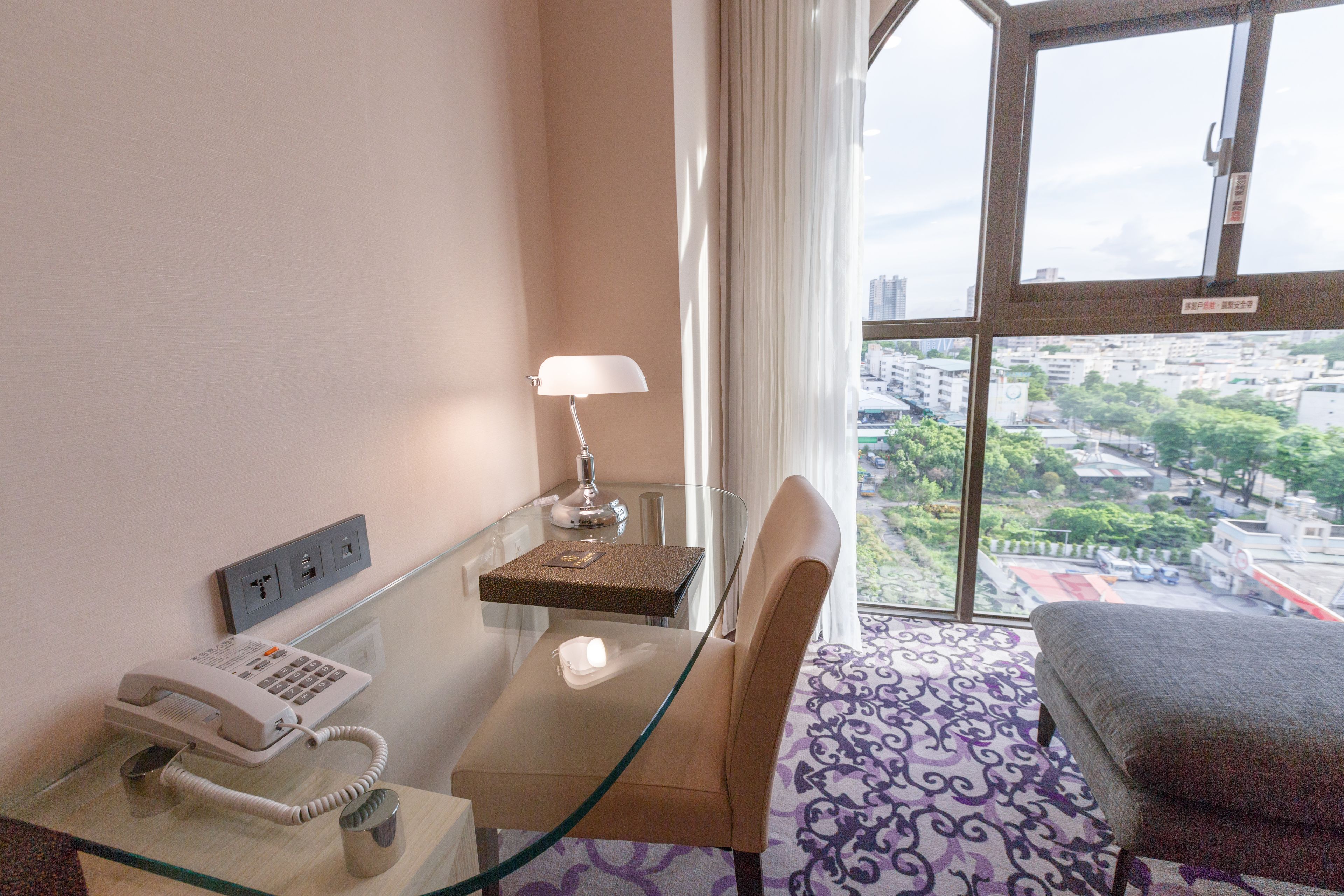 landscape suite | premium bedding, minibar, in-room safe, desk