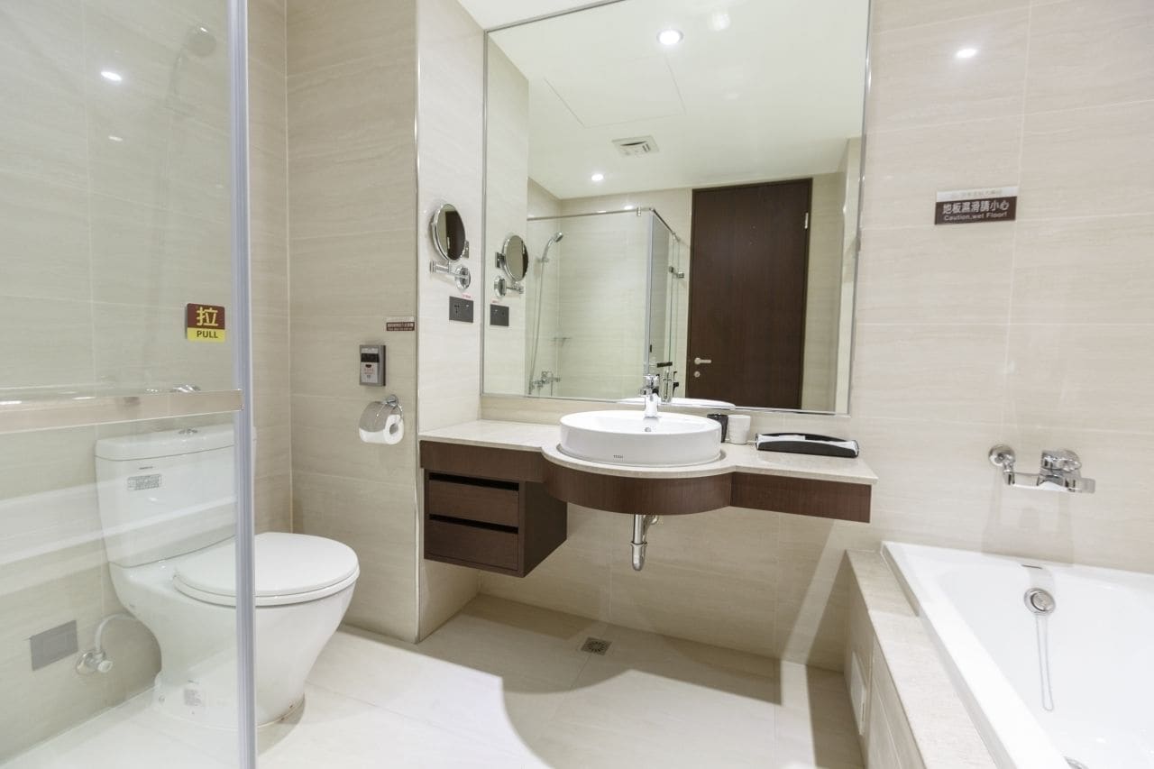 separate bathtub and shower, deep-soaking bathtub