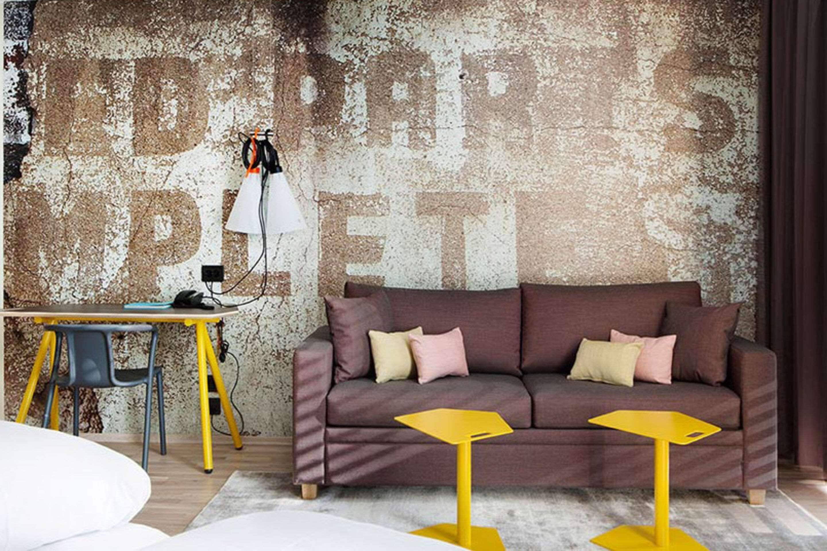 family room, 1 double bed with sofa bed, non smoking | desk, blackout curtains, soundproofing, bed sheets