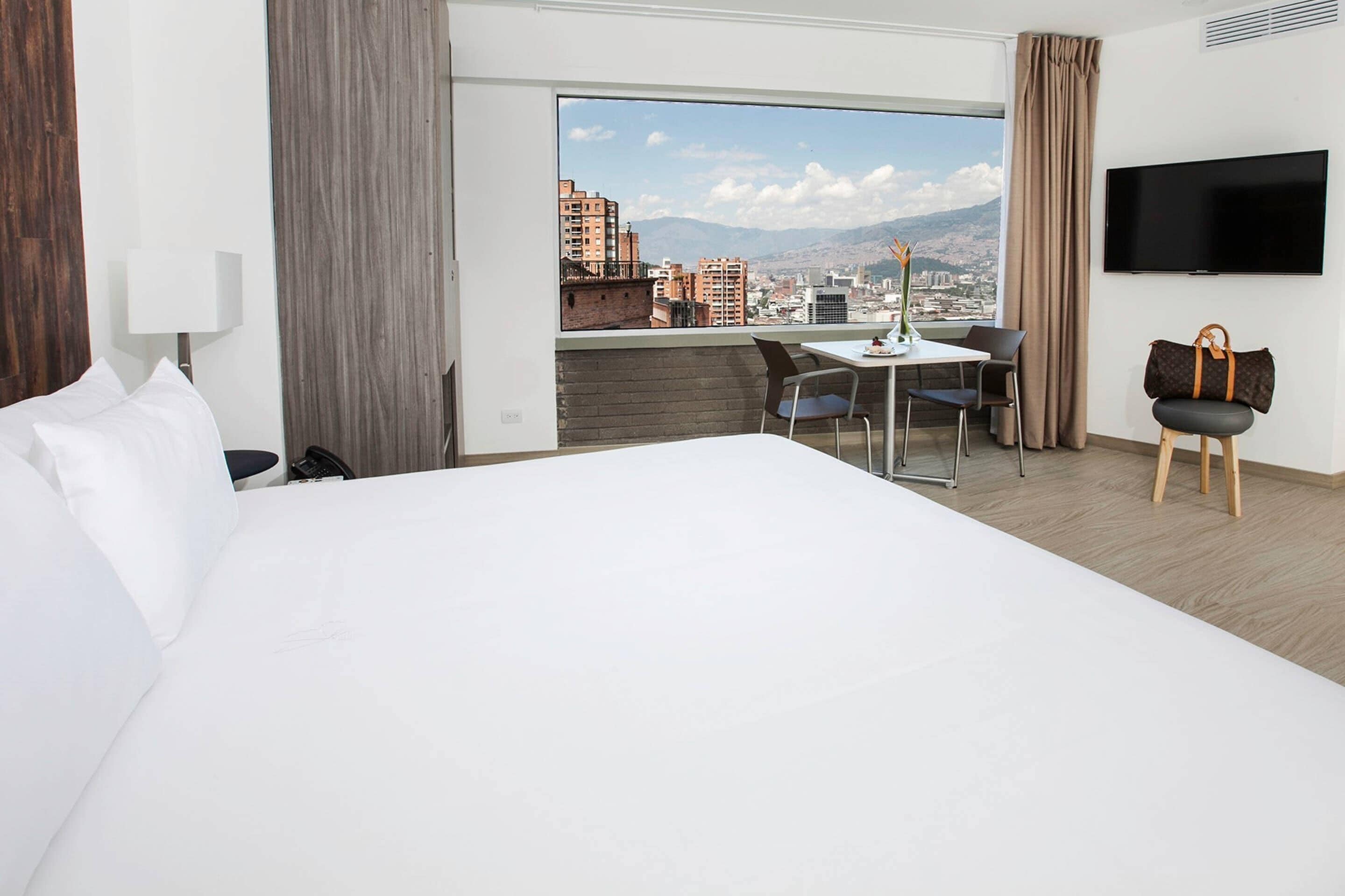 Deluxe Room, 1 King Bed | Premium bedding, in-room safe, individually decorated, soundproofing
