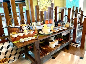 Free daily buffet breakfast