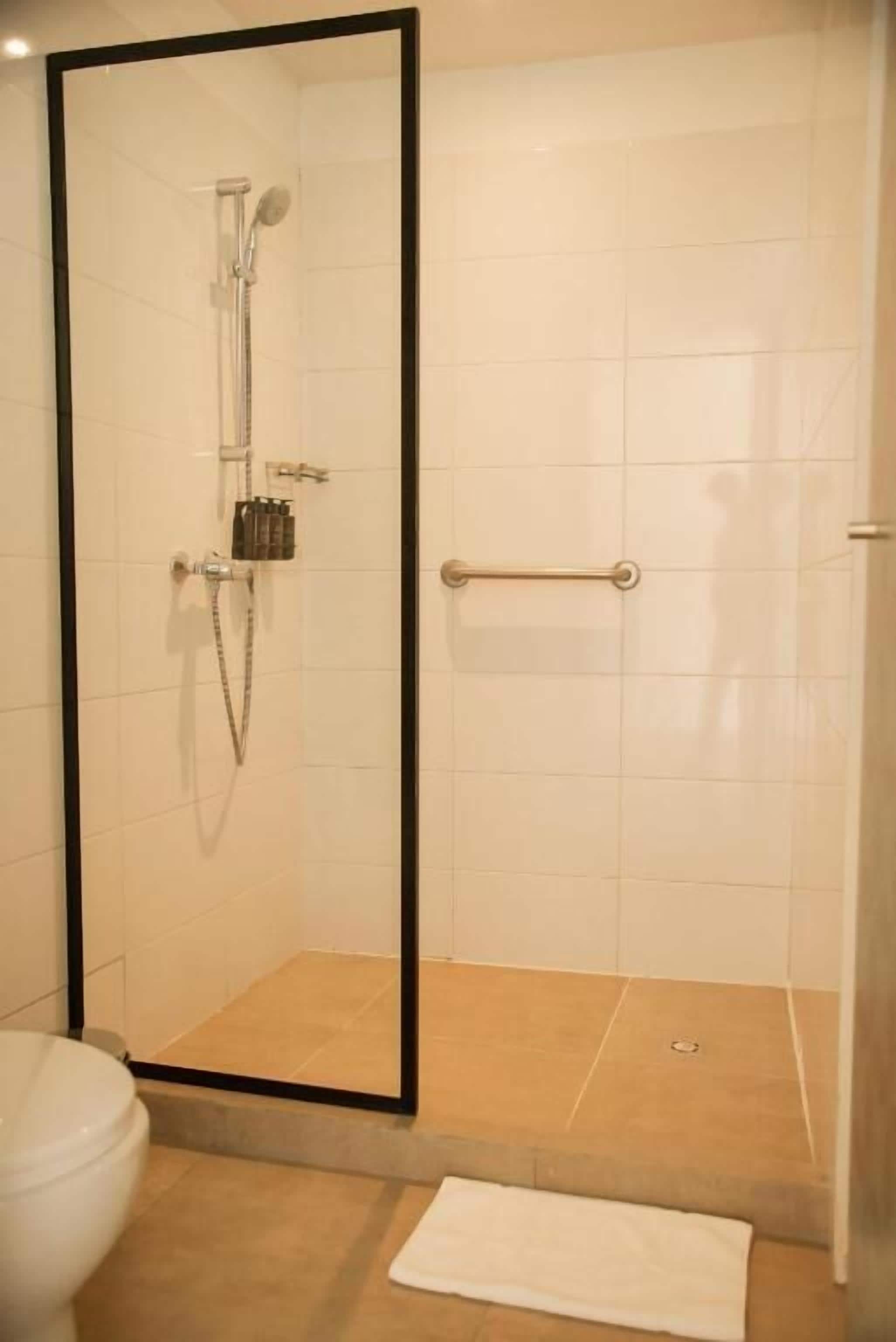 shower, rainfall showerhead, free toiletries, hair dryer