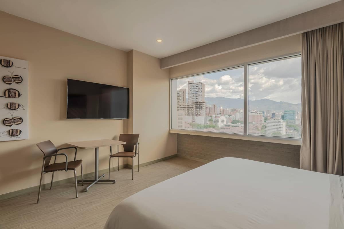 Room, 1 King Bed, Non Smoking (Efficiency) | Premium bedding, in-room safe, individually decorated, soundproofing