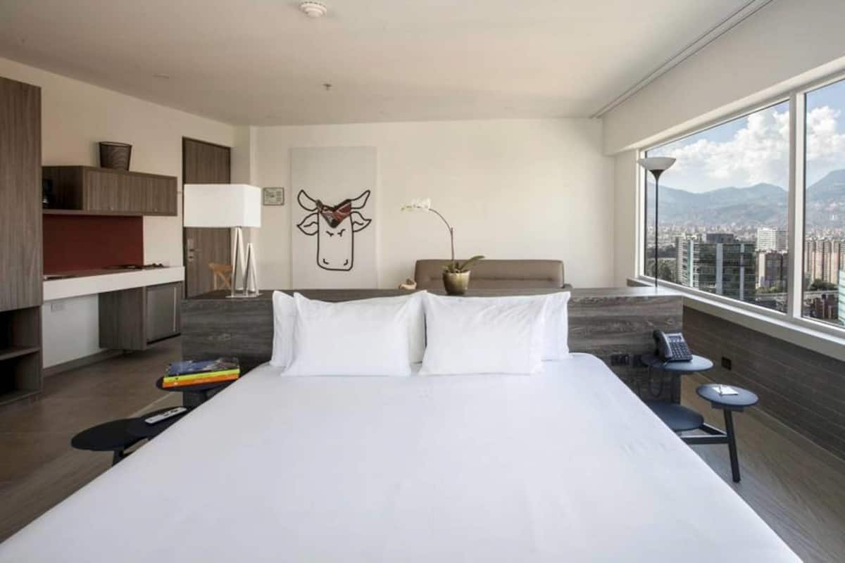 Premium bedding, in-room safe, individually decorated, soundproofing