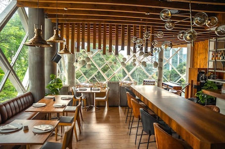 2 restaurantes, café da manhã, culinária italiana