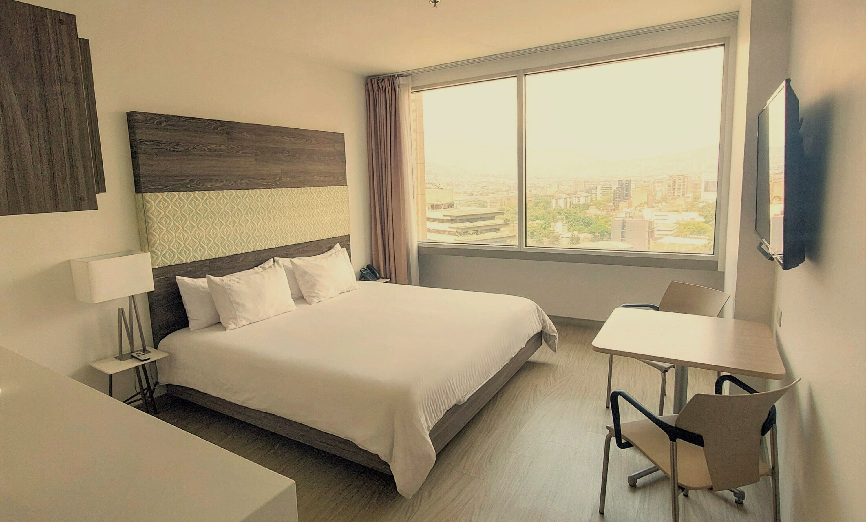 Deluxe Room, 1 King Bed | Premium bedding, in-room safe, individually decorated, soundproofing