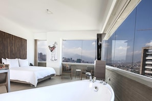 Suíte, 1 cama King, para não fumantes, vista para a cidade (Efficiency) | Roupas de cama premium, cofres nos quartos, individualmente decorados