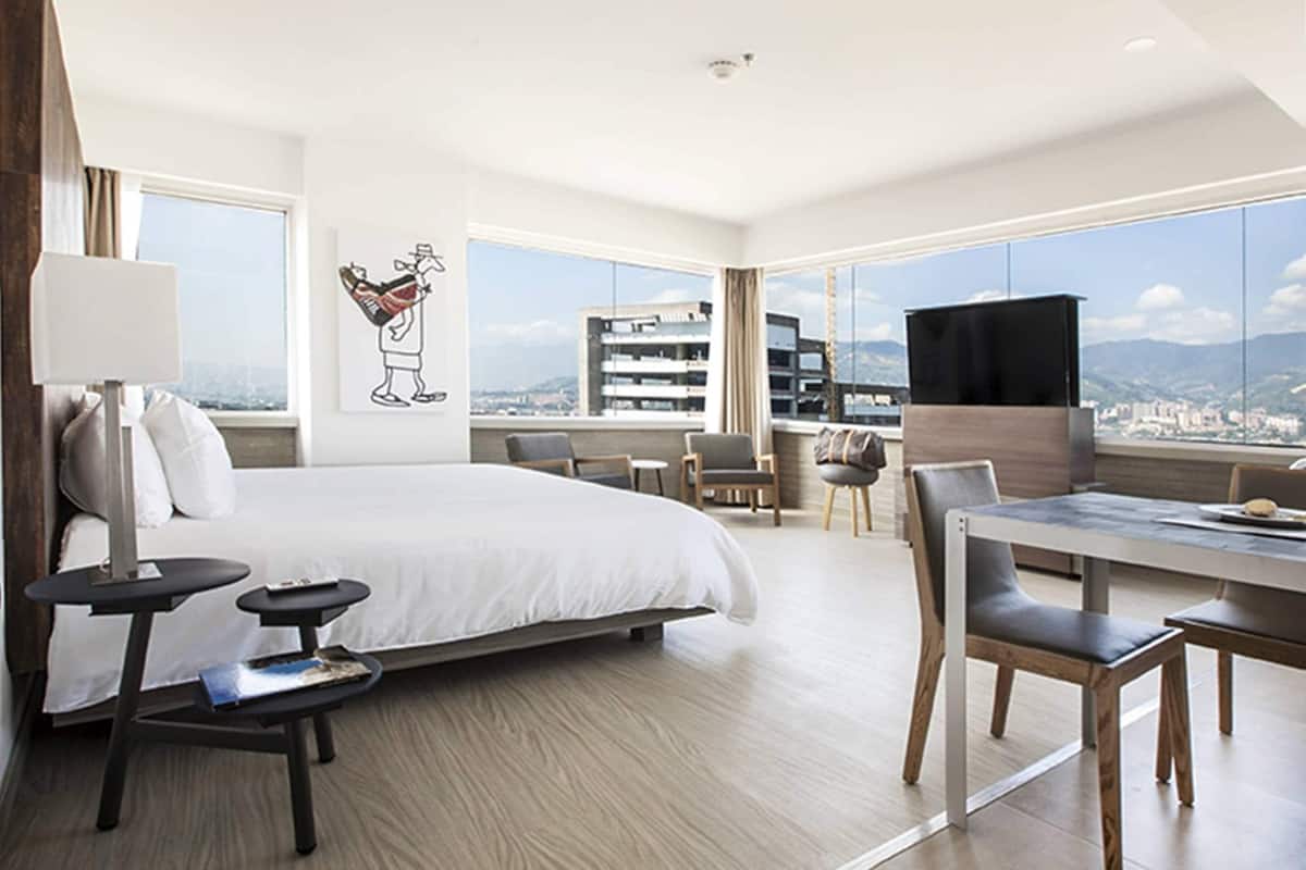 Suite, 1 King Bed, City View