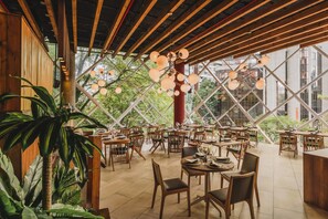 2 restaurants; breakfast, lunch, dinner, and brunch served - V Grand Hotel, a member of Radisson Individuals (Medellín)