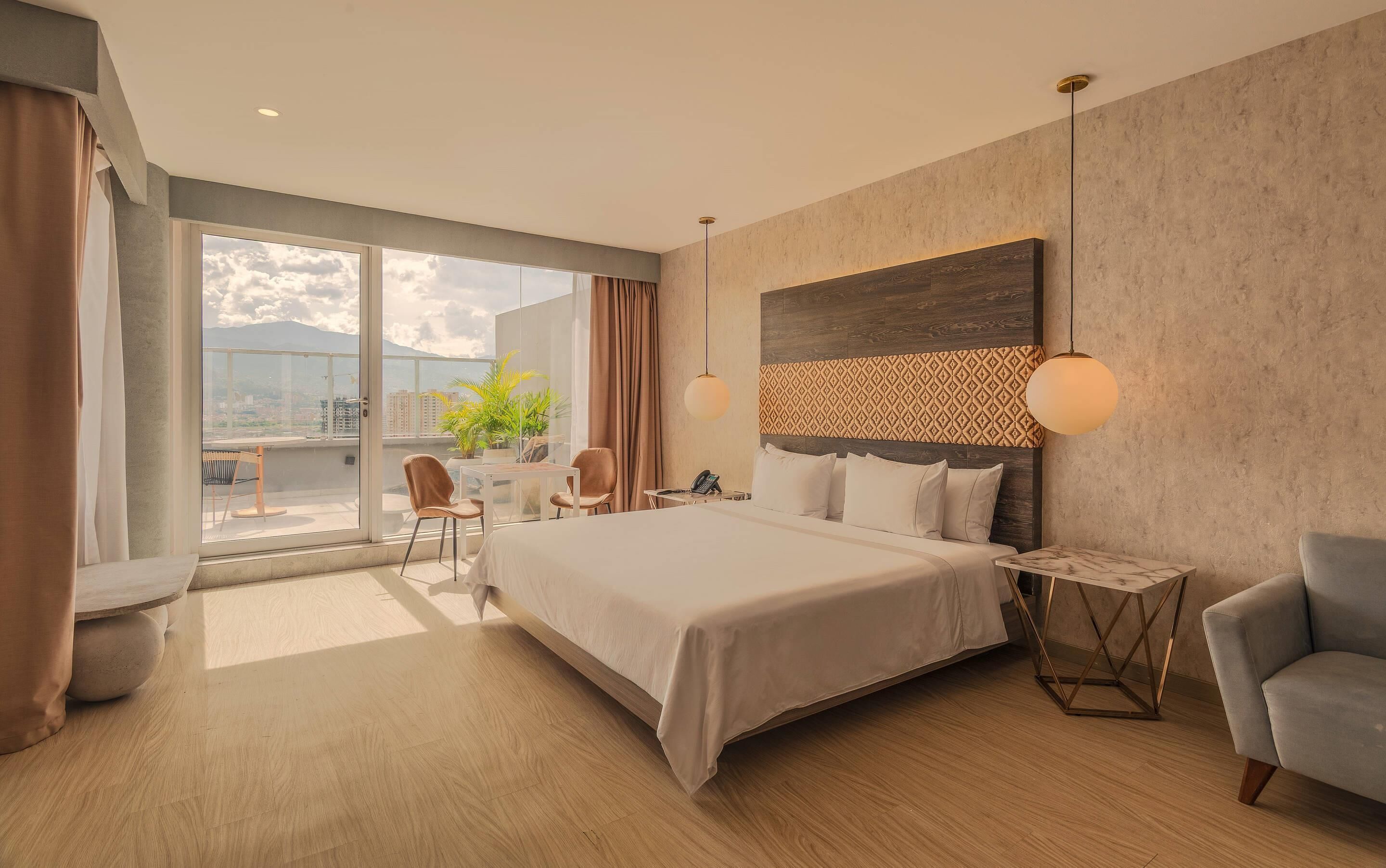 Suíte, 1 cama King (Upper Floor) | Roupas de cama premium, cofres nos quartos, individualmente decorados