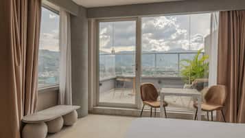 Suite, 1 King-Bett, Nichtraucher, Balkon (Efficiency)