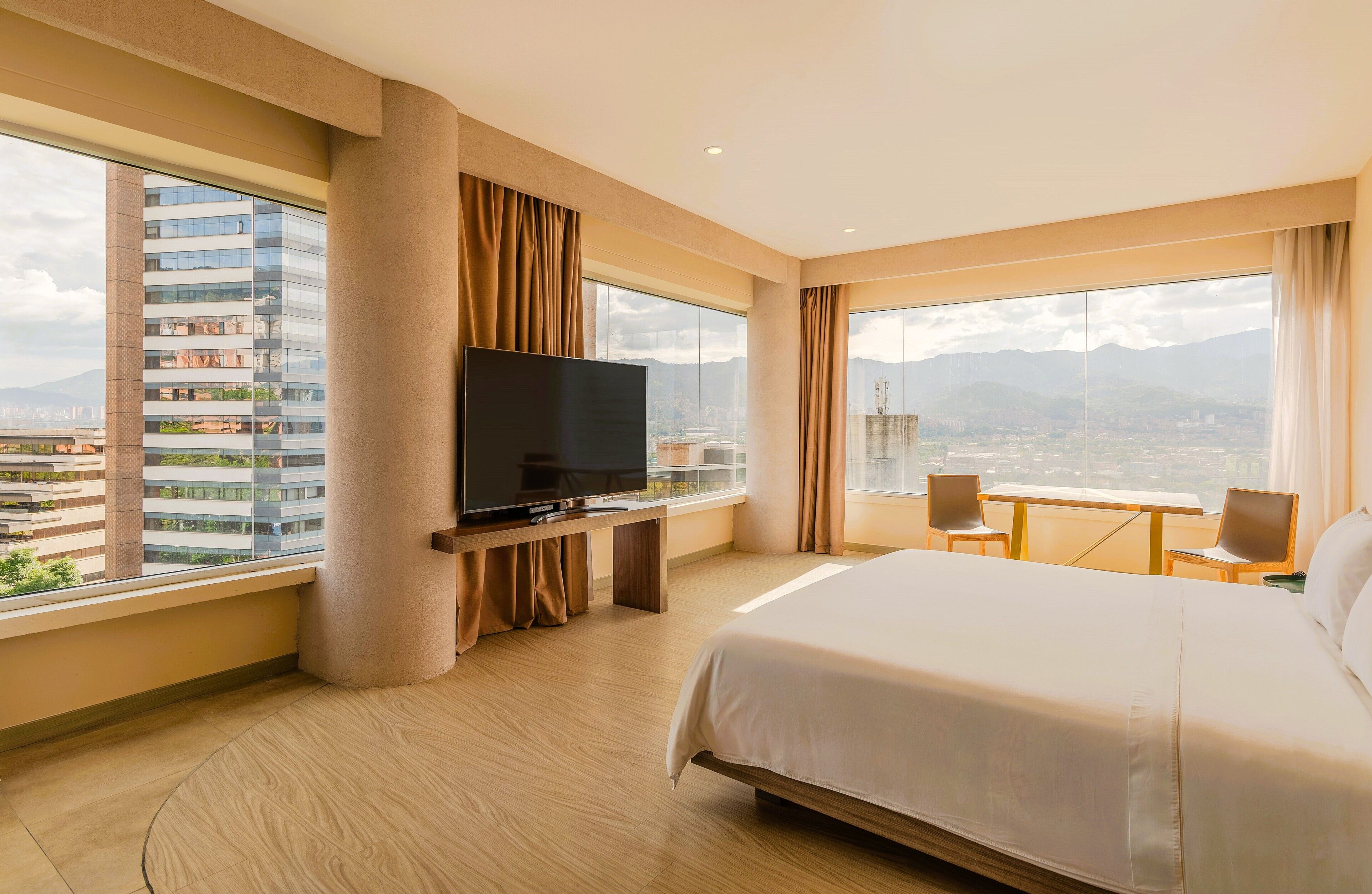 Suíte, 1 cama King | Roupas de cama premium, cofres nos quartos, individualmente decorados