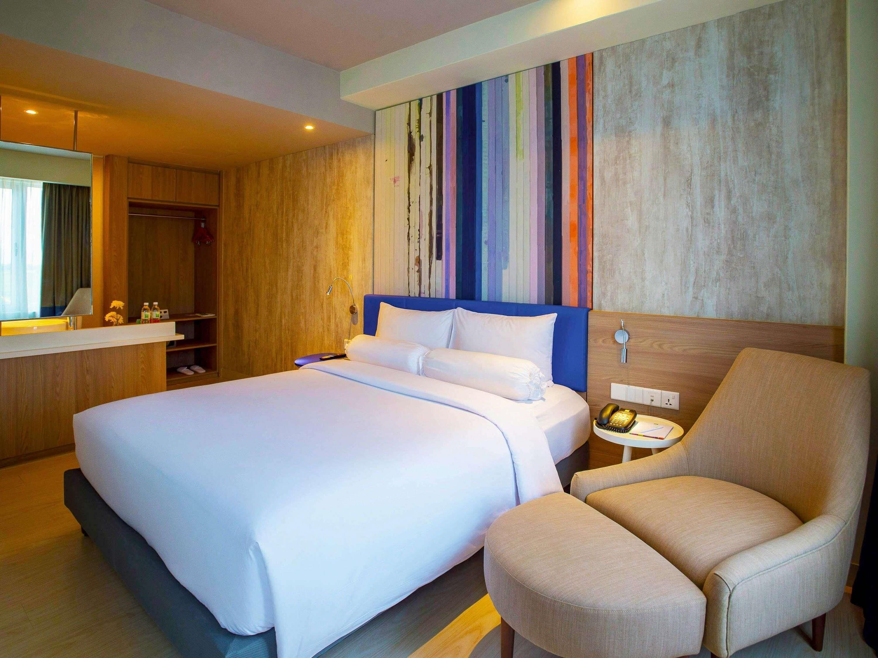 Standard Room, 1 Double Bed | Minibar, in-room safe, desk, laptop workspace