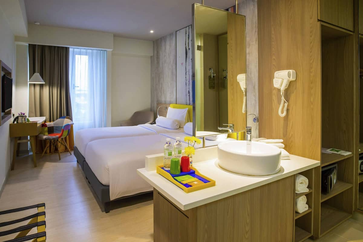 Standard Room, 2 Twin Beds | Minibar, in-room safe, desk, laptop workspace