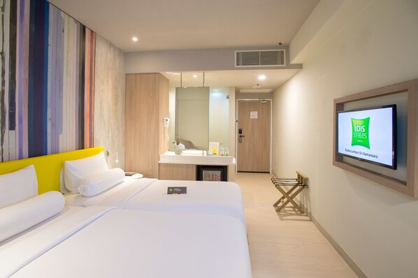 Standard Room, 2 Single Beds | Minibar, in-room safe, desk, laptop workspace
