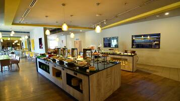 Sarapan bufet setiap hari (MYR 28 seorang)