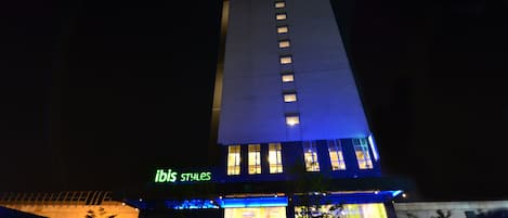 Façade de l’hébergement - soirée/nuit