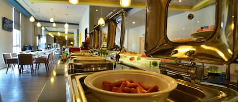 Daily buffet breakfast (MYR 28 per person)