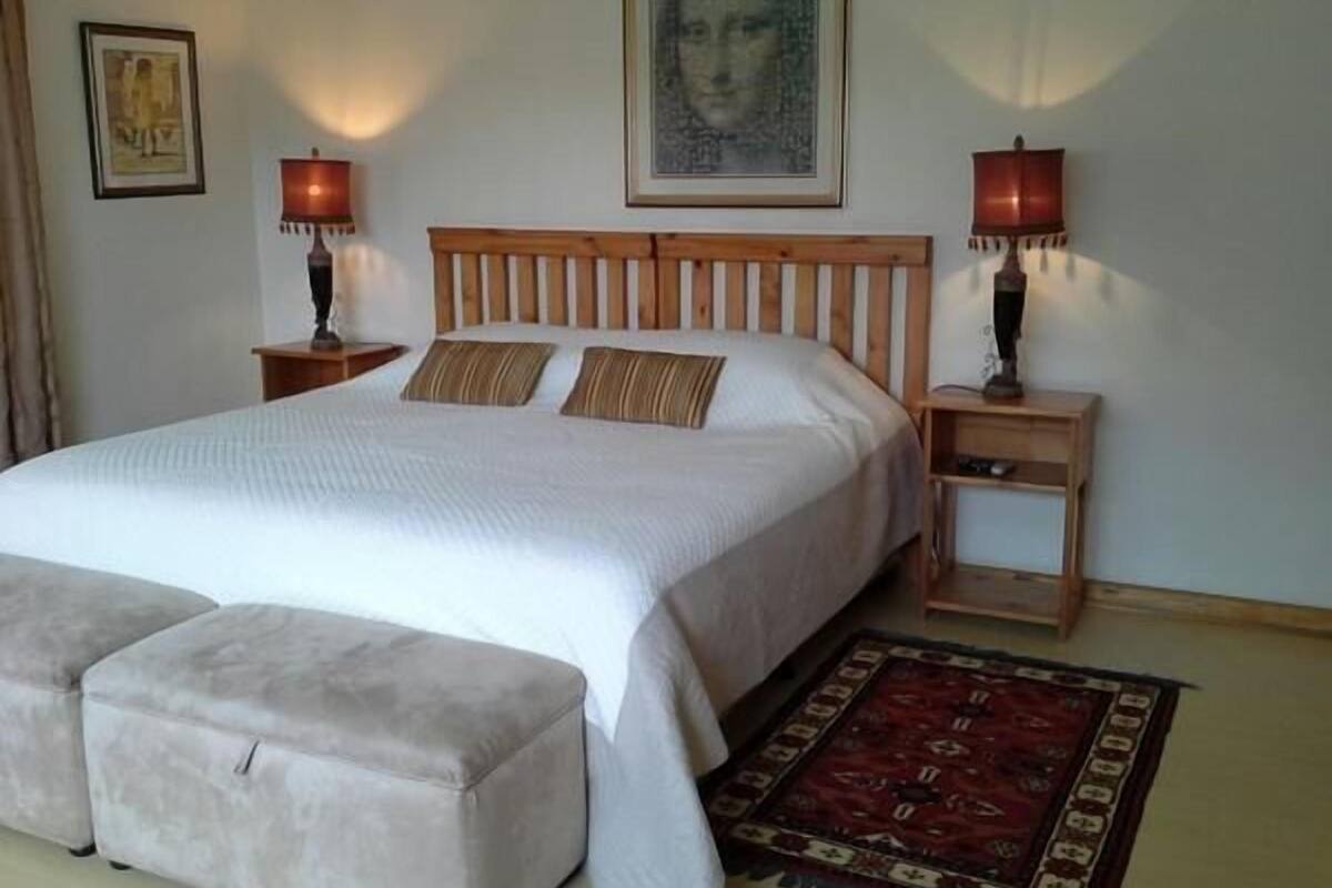 Minibar, iron/ironing board, free WiFi