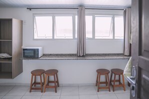 Minibar, rideaux occultants, fer et planche à repasser, Wi-Fi gratuit