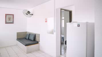 Apartamento, 2 quartos | Cozinha privada | Geladeira