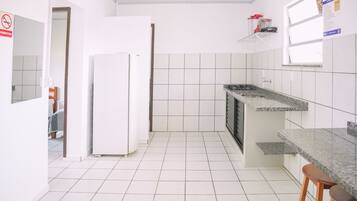 Apartamento, 2 quartos | Cozinha privada | Geladeira