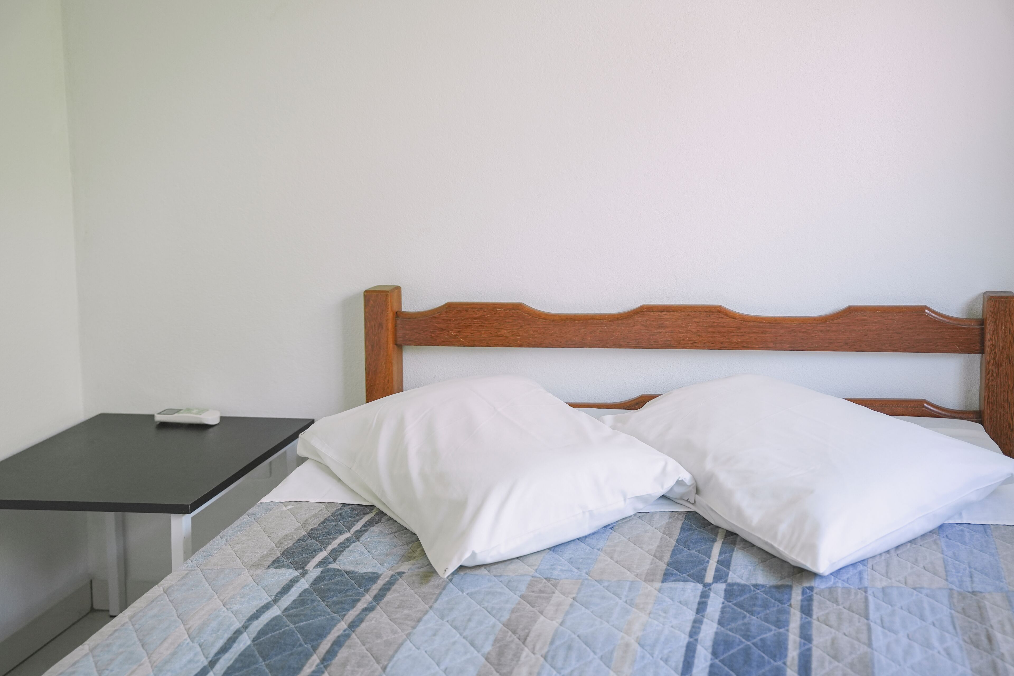Apartamento, 2 quartos | Frigobar, cortinas blackout, ferros/tábuas de passar roupa
