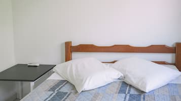 Apartamento, 2 quartos | Frigobar, cortinas blackout, ferros/tábuas de passar roupa