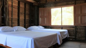 Cabin truyền thống, 2 giường đôi, quang cảnh biển, cạnh bãi biển | Truy cập Internet không dây miễn phí, bộ trải giường