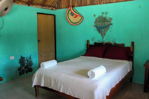 WiFi (無料)、ベッドシーツ