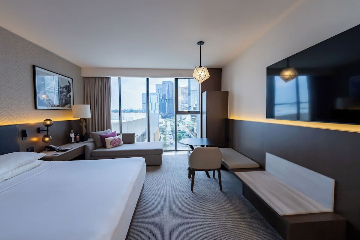 Minibar, coffre-fort, bureau, rideaux d’obscurcissement