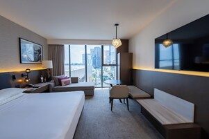 Room, 1 King Bed (Andares View) | Minibar, in-room safe, desk, blackout drapes