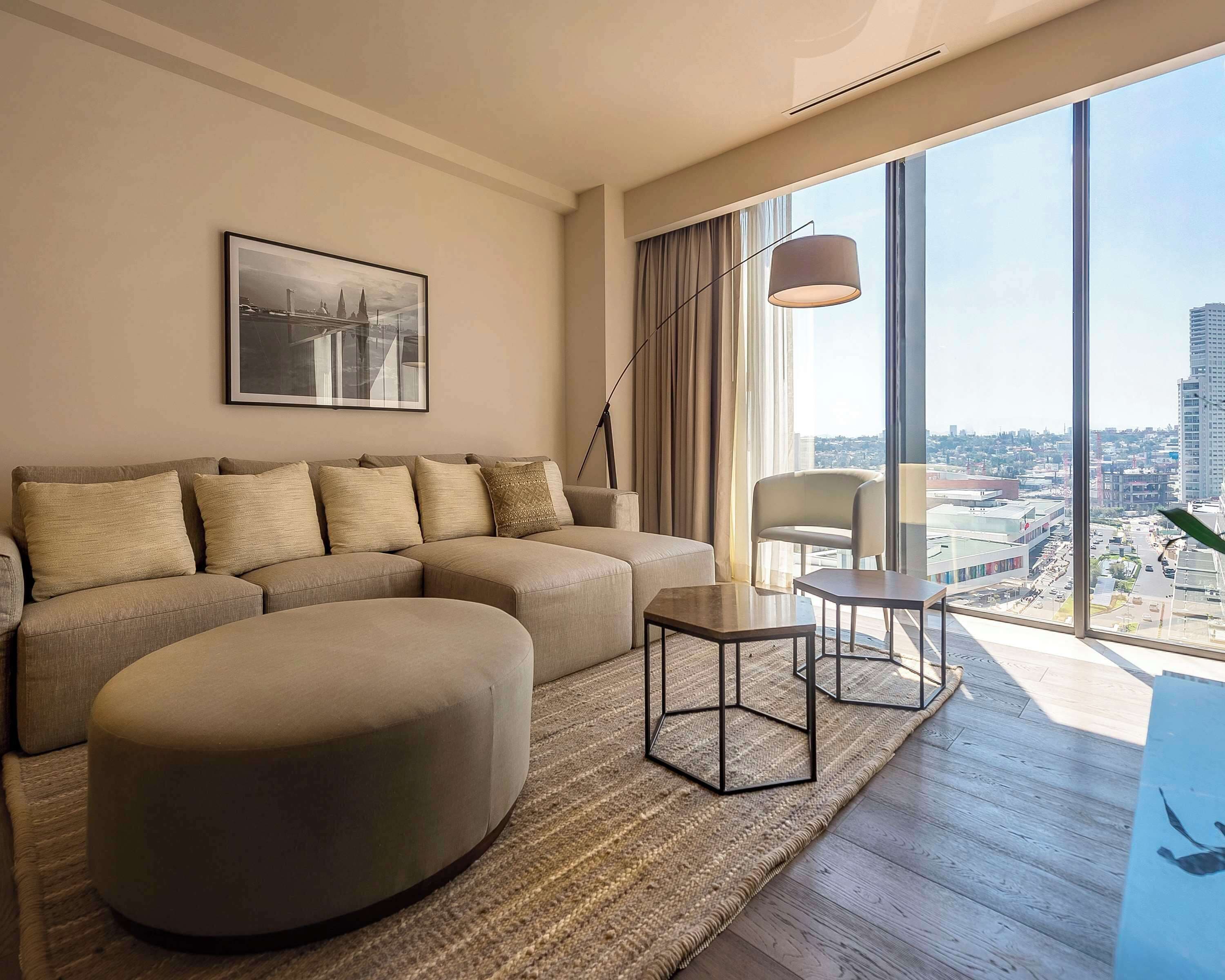 suite, 1 king bed (regency suite, high floor) | minibar, in-room safe, desk, blackout curtains