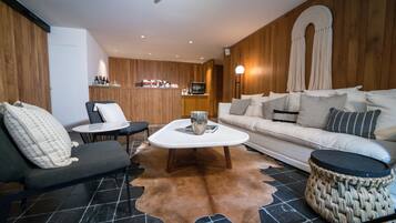 Couples treatment room(s), sauna, hot tub, steam room