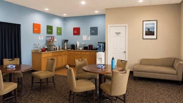 Free daily continental breakfast