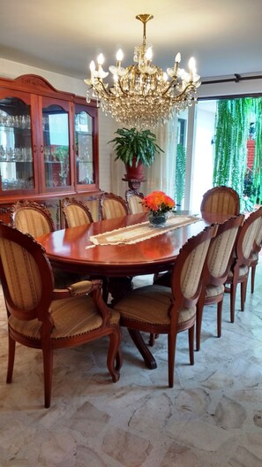 In-room dining - Residencial Carlos (Lima)