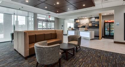 Holiday Inn Express & Suites Dallas North - Addison by IHG