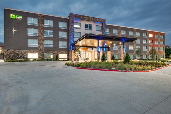 Exterior - Holiday Inn Express & Suites Dallas North - Addison by IHG (Dallas)
