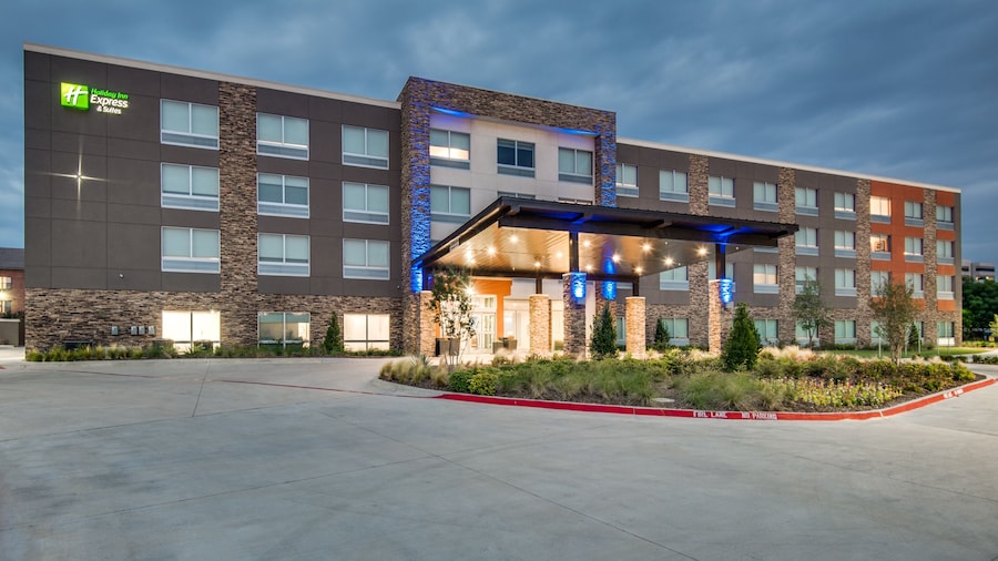 Holiday Inn Express & Suites Dallas North - Addison by IHG