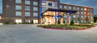 Holiday Inn Express & Suites Dallas North - Addison by IHG