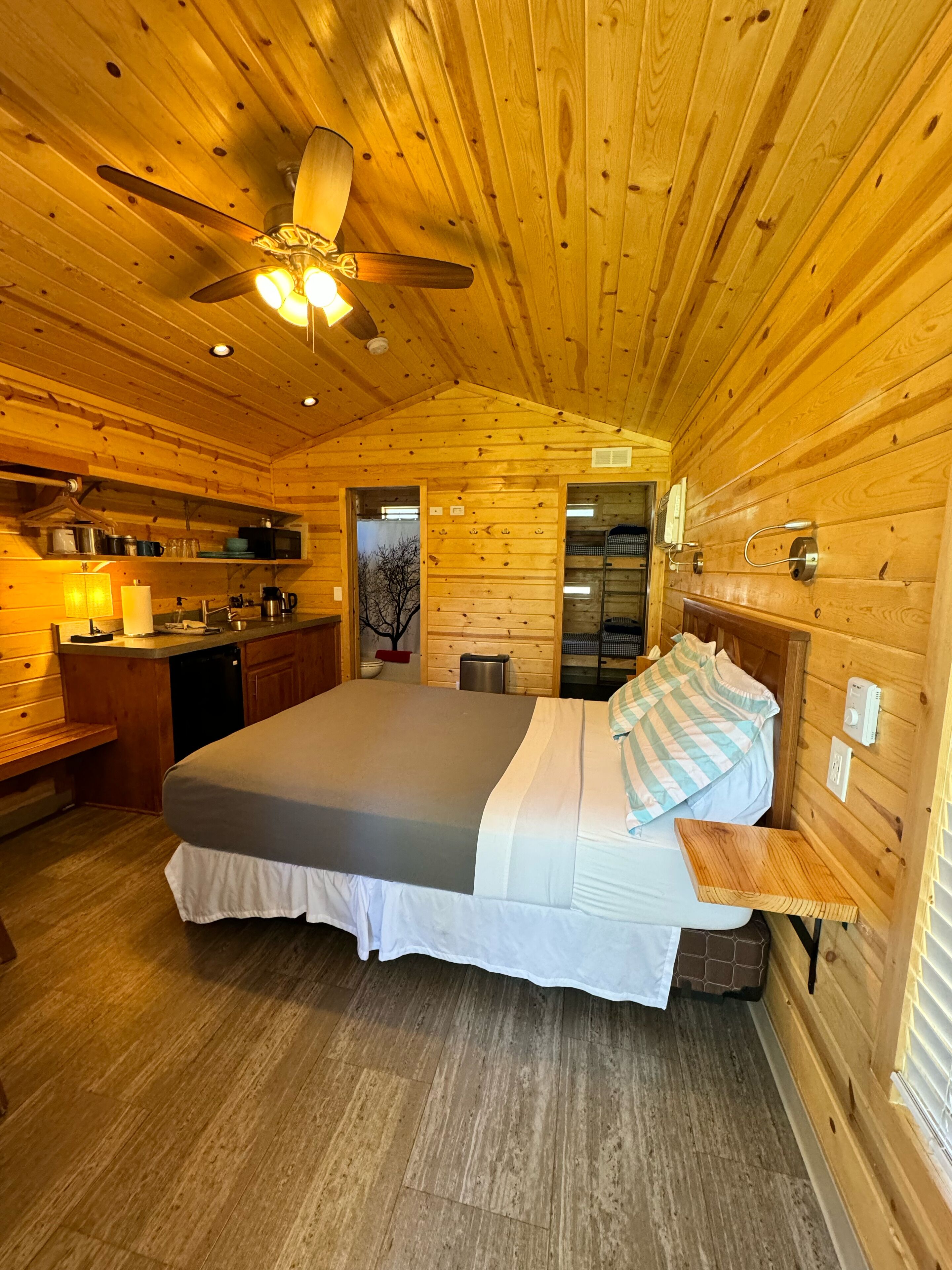 Cabin, 1 Bedroom, Refrigerator & Microwave | Living area