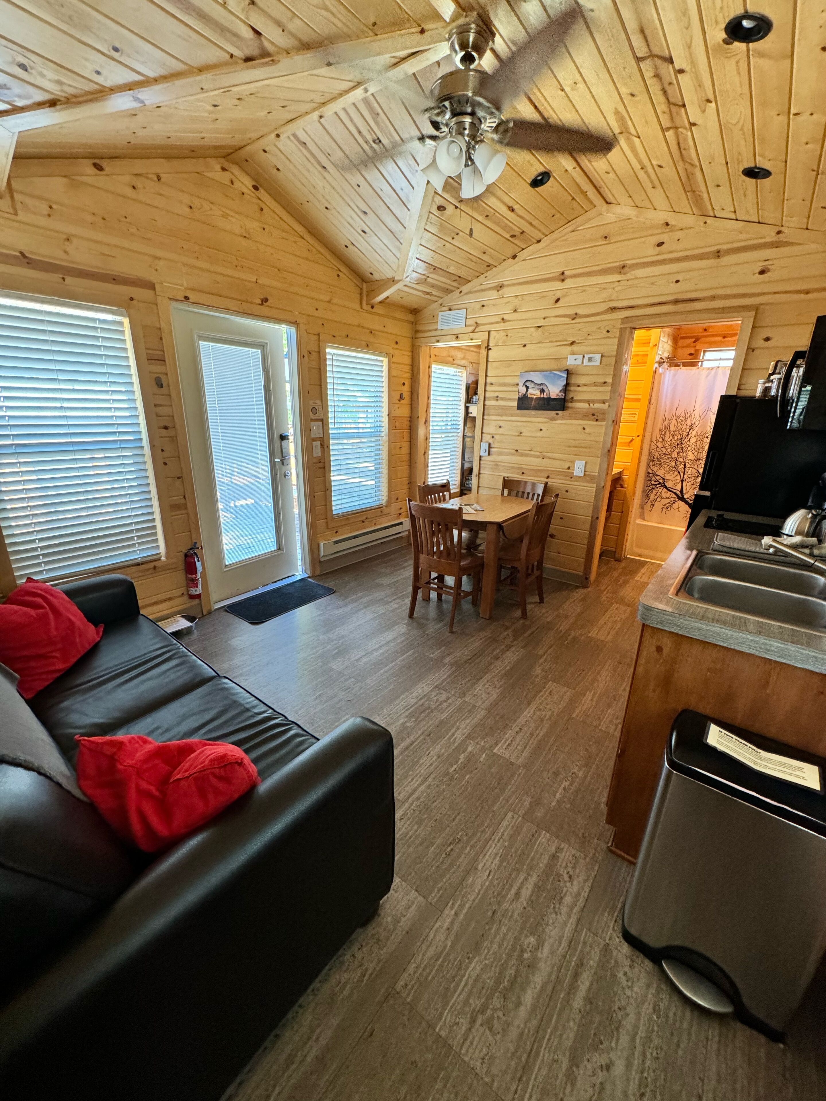 Family Cabin, 1 Bedroom, Refrigerator & Microwave | Living area